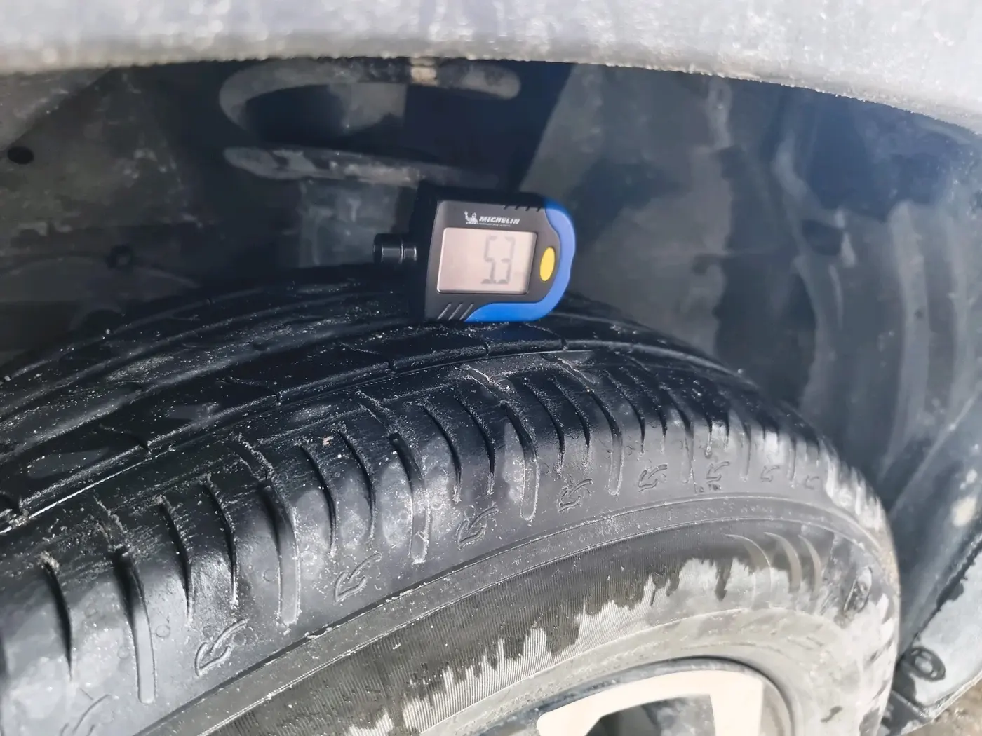 2022 Maruti BREZZA ZXI + SMART HYBRID, Petrol, Manual, 18,441 km, tyre