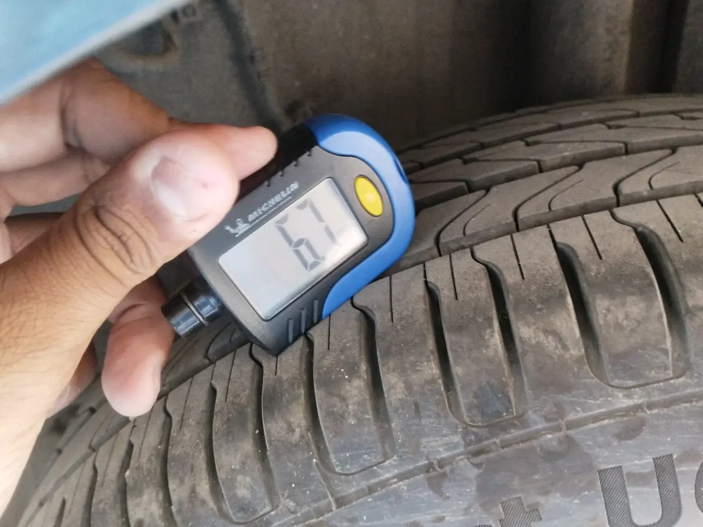 2023 Tata ALTROZ XZA, Petrol, Automatic, 1,06,862 km, tyre
