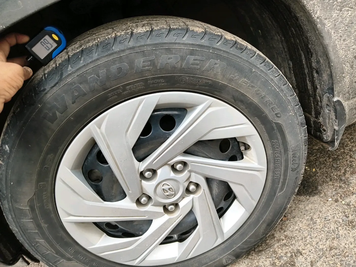 2024 Hyundai Creta EX 1.5 PETROL, CNG, Manual, 68,376 km, tyre