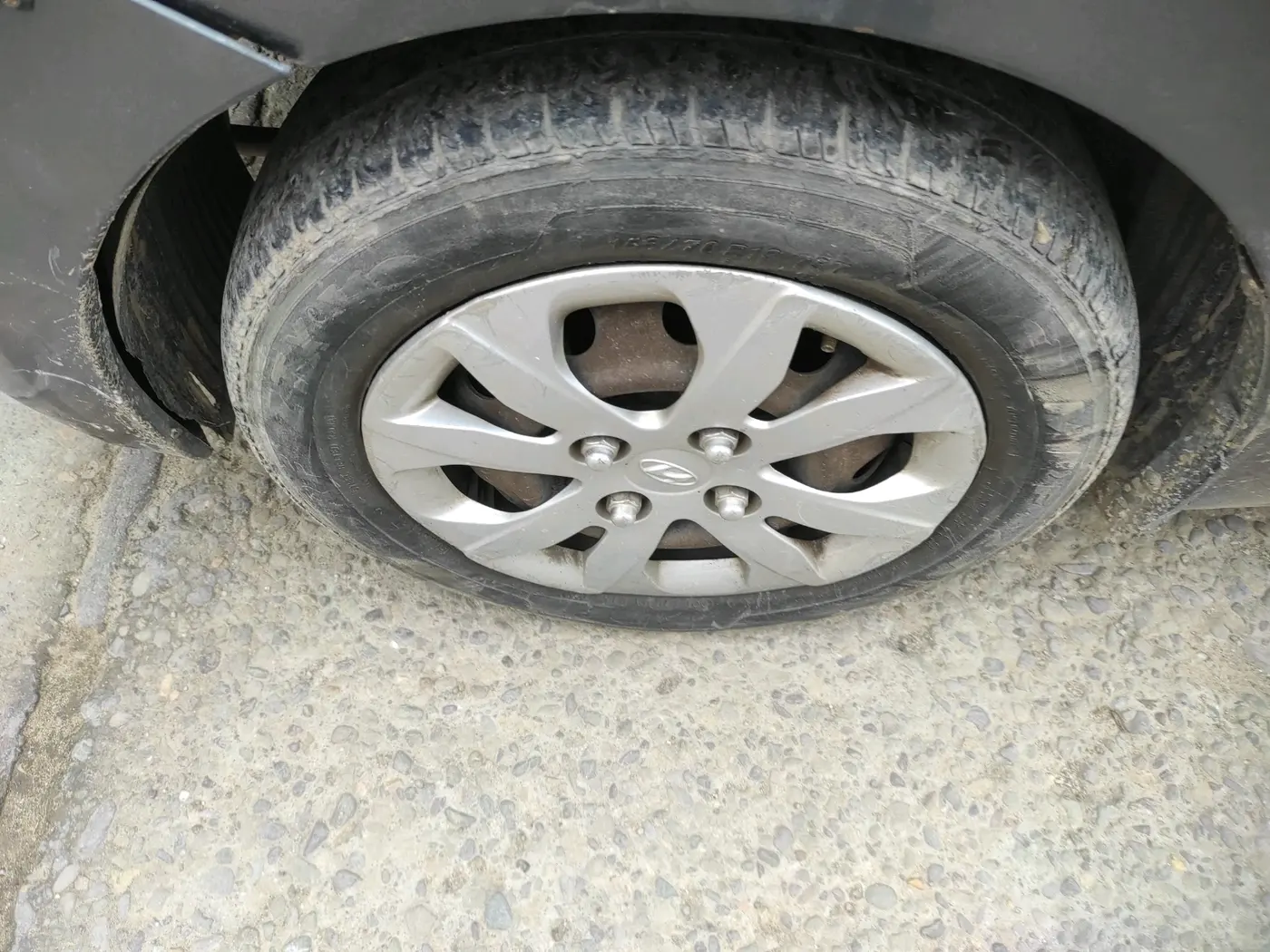 2015 Hyundai Eon MAGNA +, Petrol, Manual, 1,25,226 km, tyre