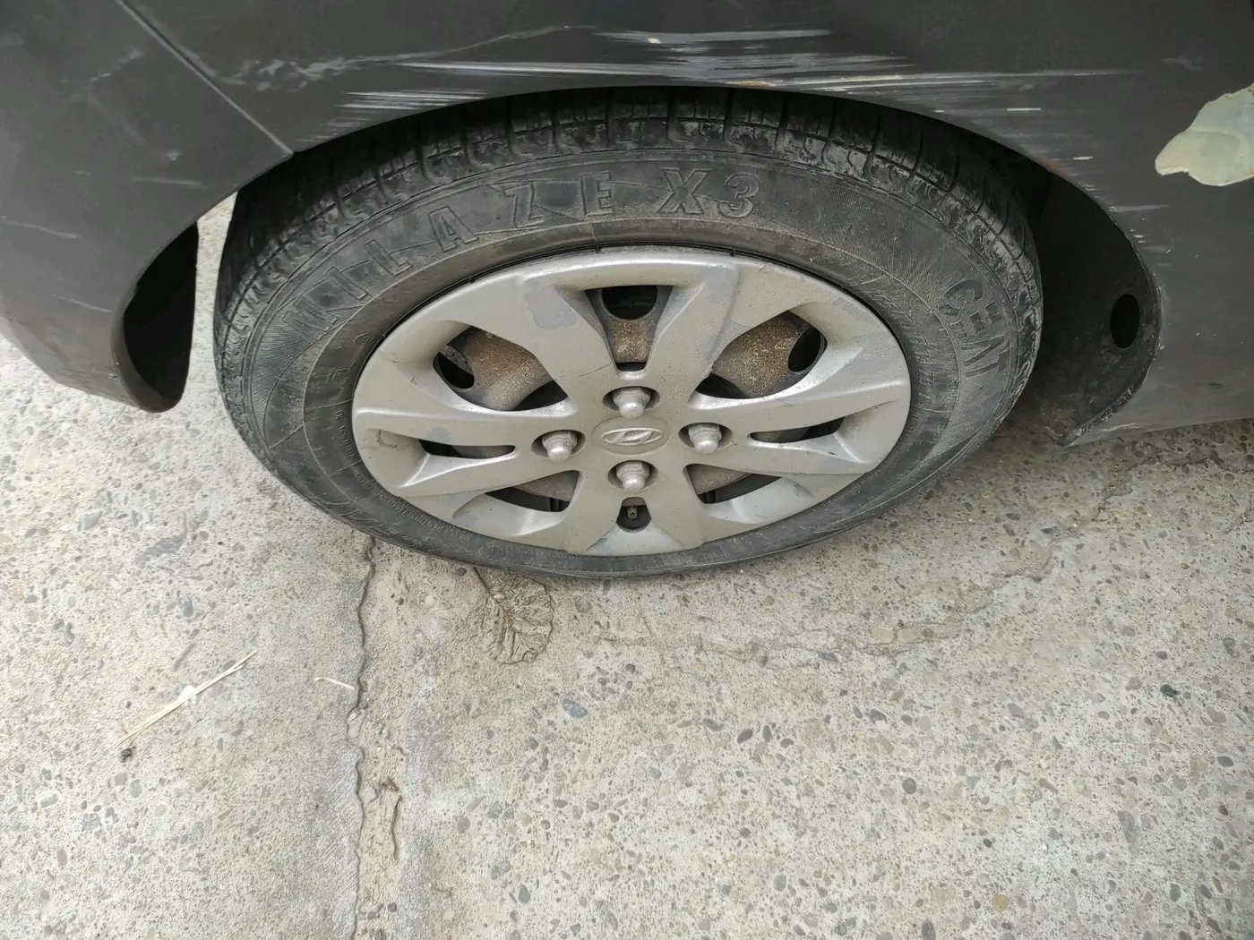 2015 Hyundai Eon MAGNA +, Petrol, Manual, 1,25,226 km, tyre