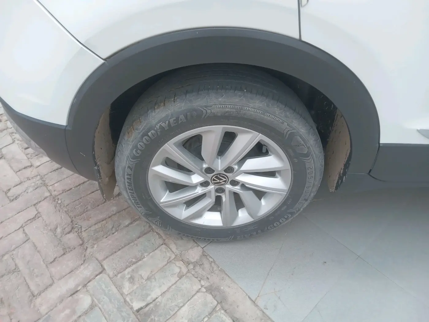 2022 Volkswagen TAIGUN HIGHLINE 1.0 TSI MT, Petrol, Manual, 51,469 km, tyre