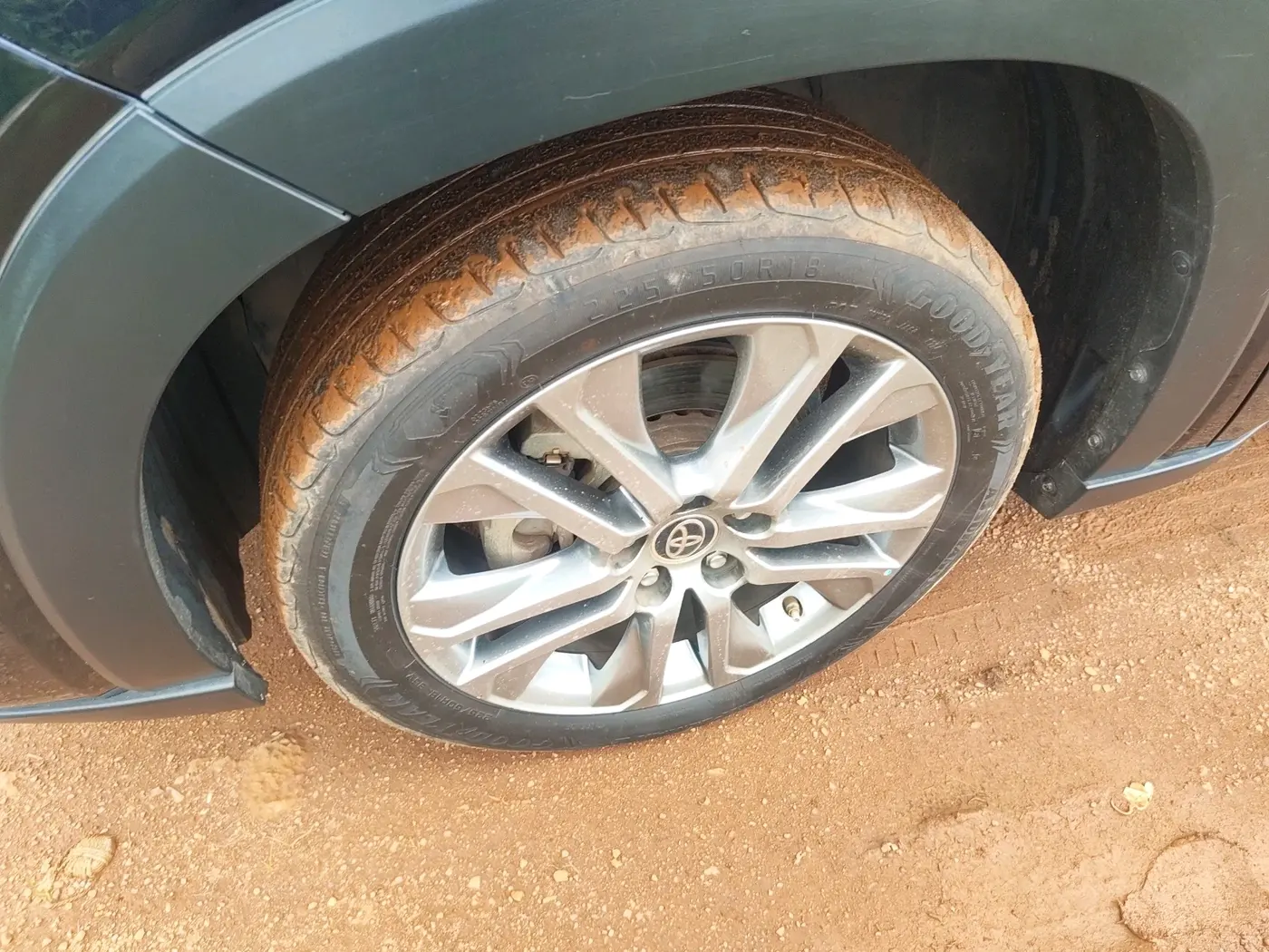 2024 Toyota INNOVA HYCROSS ZX HYBRID 7 STR, Hybrid, Automatic, 42,218 km, tyre