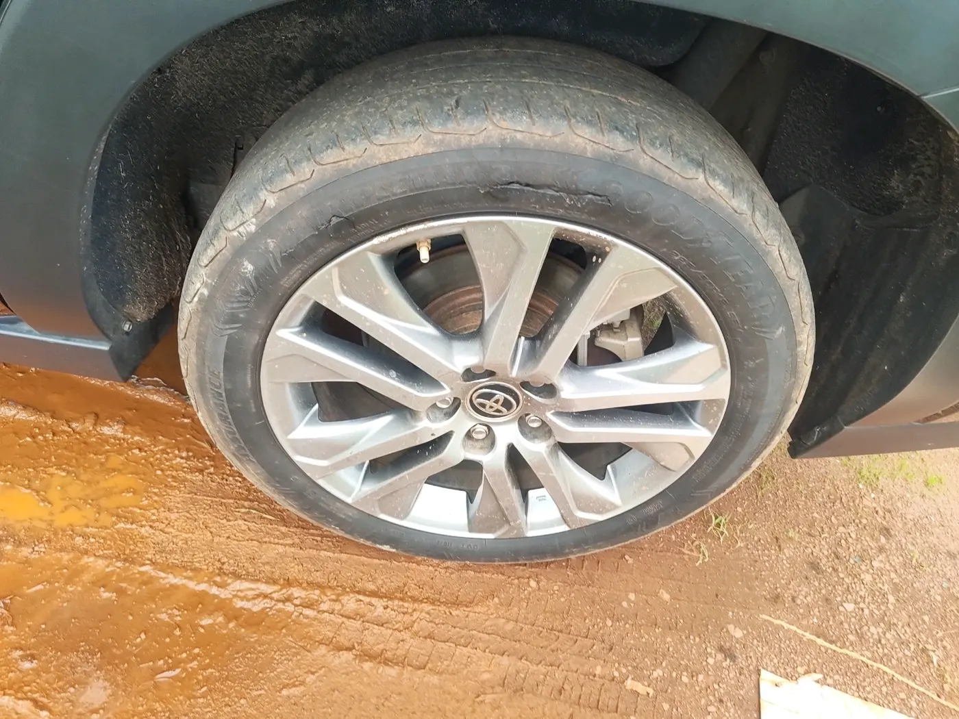 2024 Toyota INNOVA HYCROSS ZX HYBRID 7 STR, Hybrid, Automatic, 42,218 km, tyre