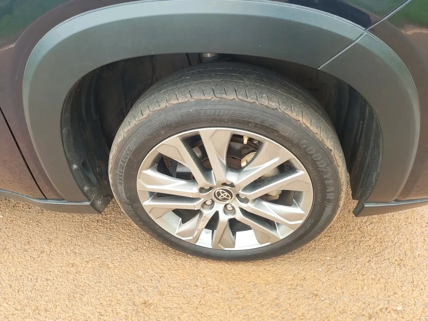 2024 Toyota INNOVA HYCROSS ZX HYBRID 7 STR, Hybrid, Automatic, 42,218 km, tyre