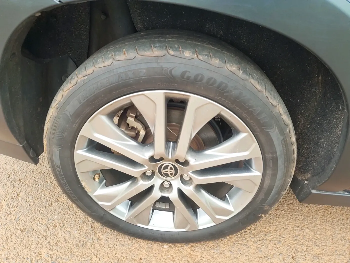 2024 Toyota INNOVA HYCROSS ZX HYBRID 7 STR, Hybrid, Automatic, 42,218 km, tyre