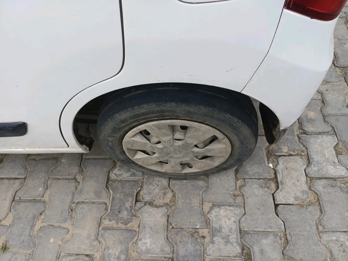 2018 Maruti Wagon R 1.0 LXI, CNG, Manual, 1,22,754 km, tyre