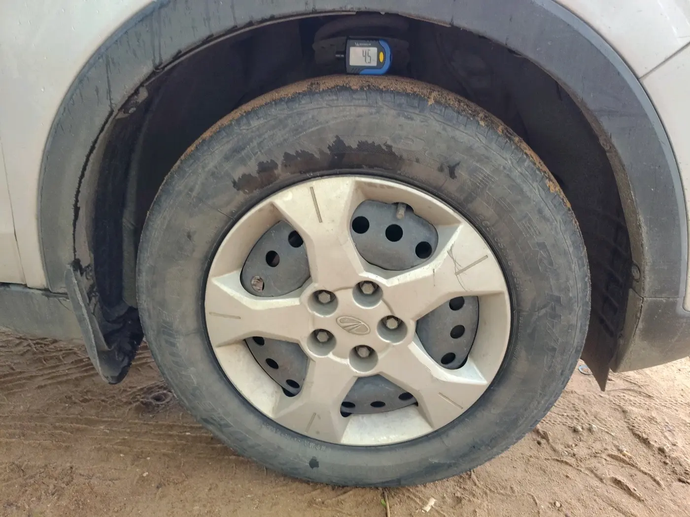 2022 Mahindra XUV300 W6 1.2 PETROL, Petrol, Manual, 68,408 km, tyre