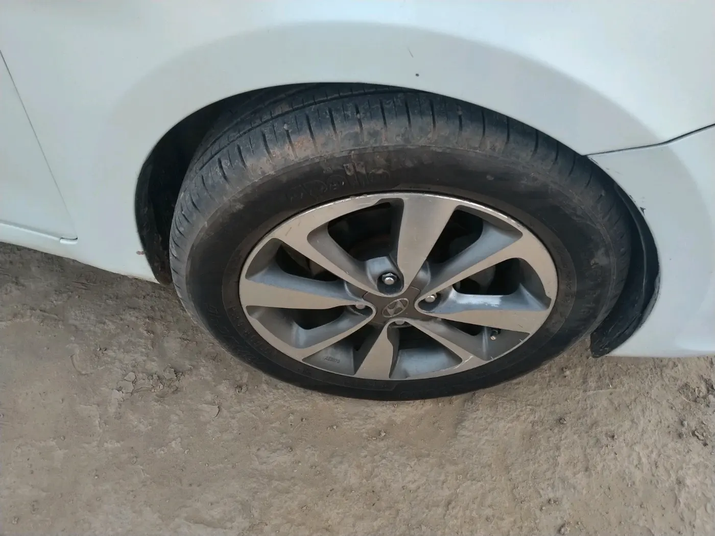 2012 Hyundai Verna FLUIDIC 1.4 CRDI EX, Diesel, Manual, 1,29,795 km, tyre