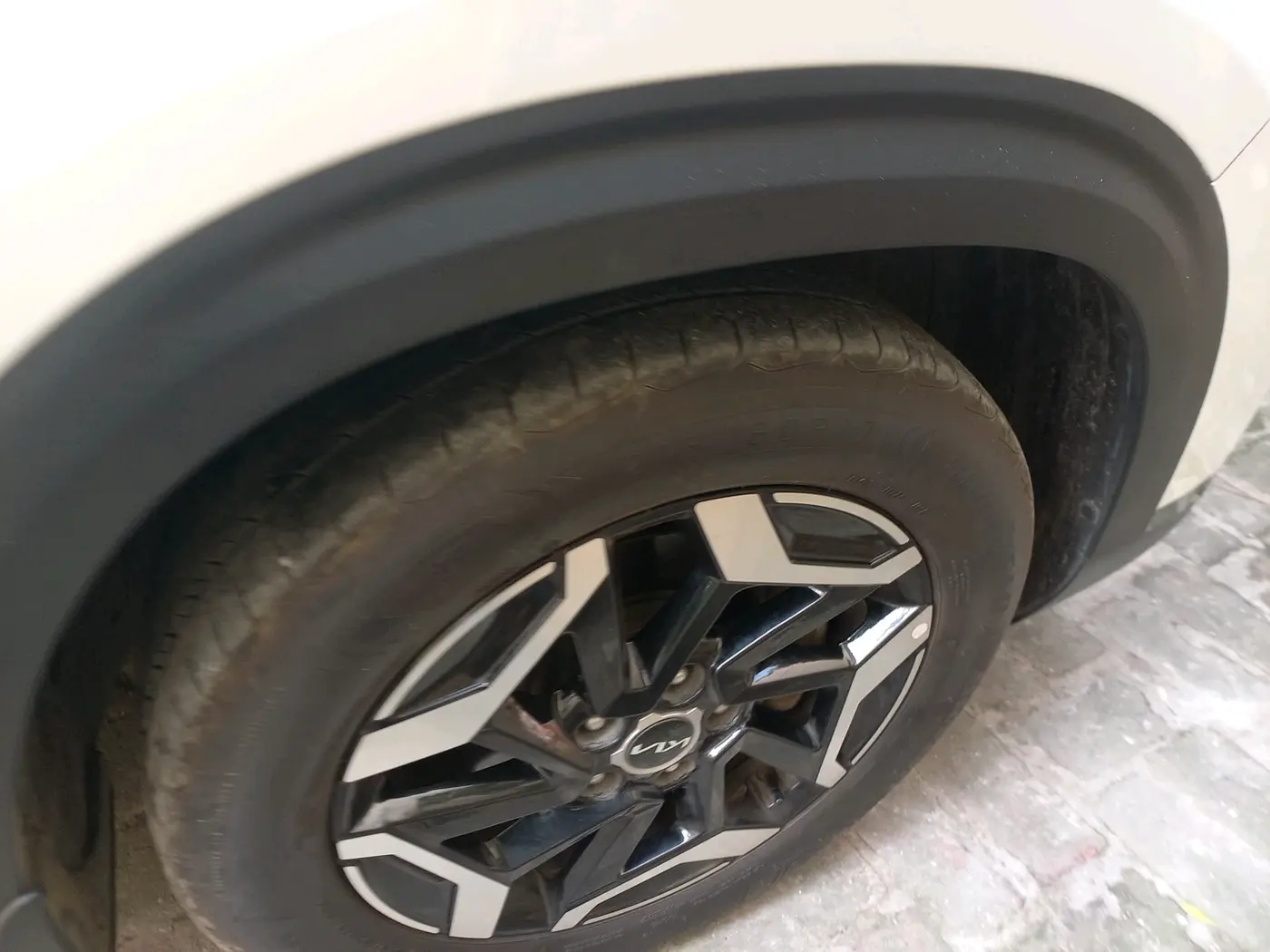 2024 KIA SELTOS HTX IVT, Petrol, Automatic, 27,692 km, tyre