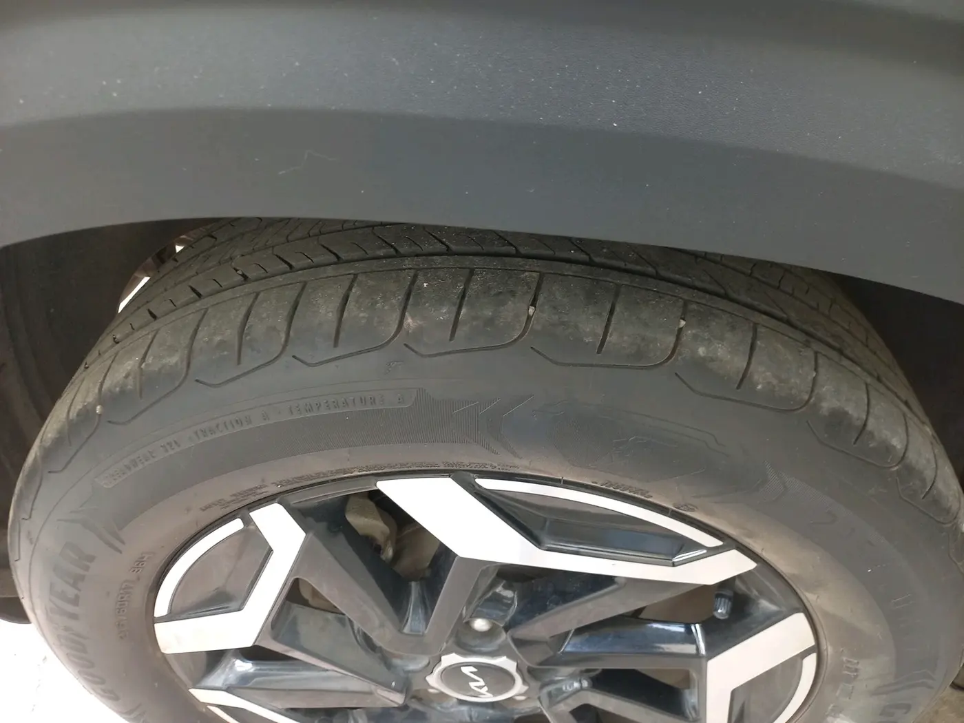 2024 KIA SELTOS HTX IVT, Petrol, Automatic, 27,692 km, tyre