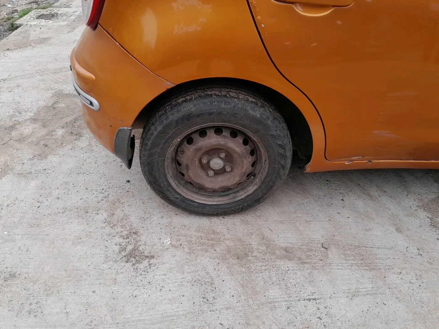 2012 Nissan Micra XV PETROL, Petrol, Manual, 2,01,096 km, tyre