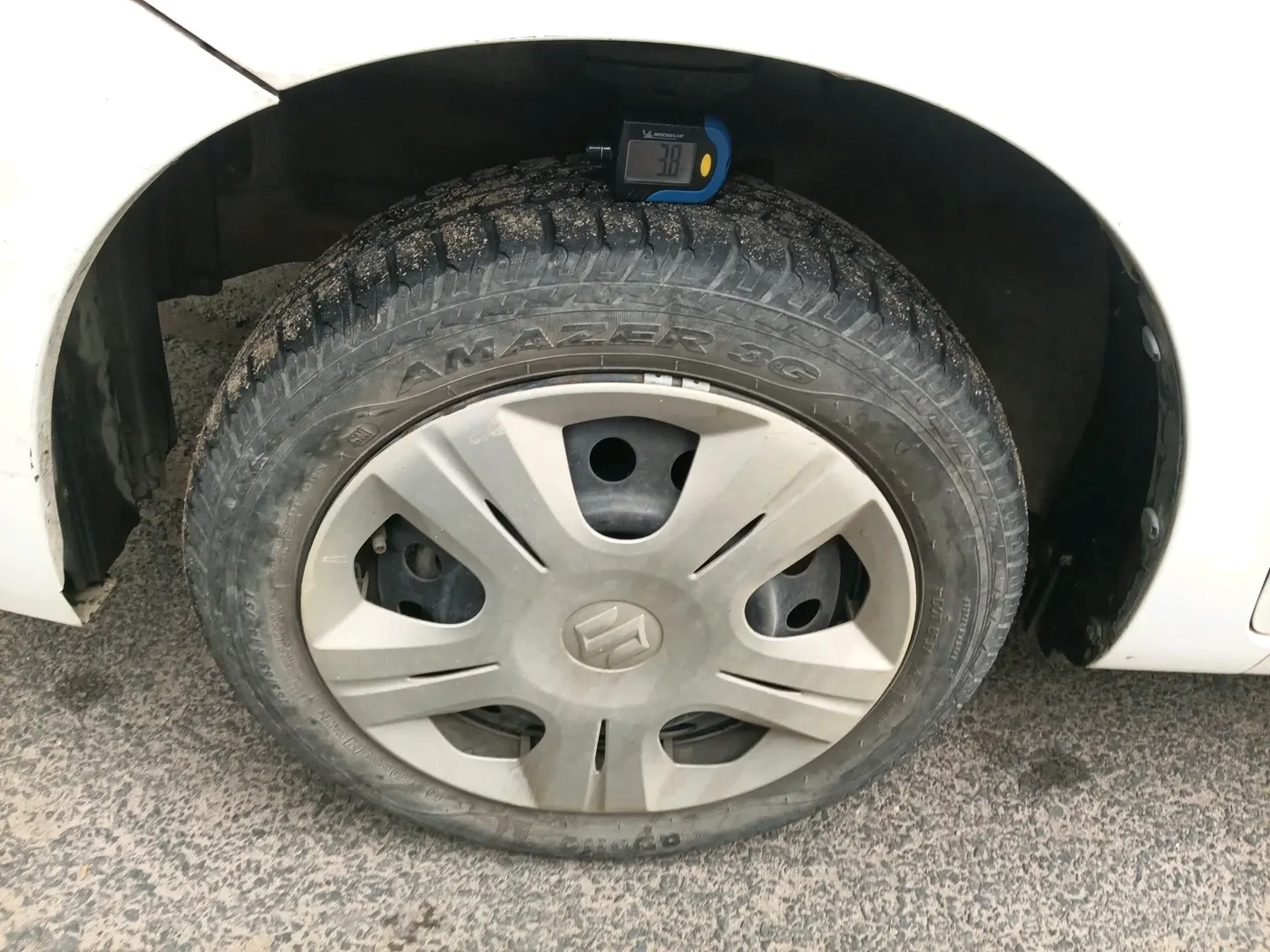 2015 Maruti Wagon R 1.0 VXI, Petrol, Manual, 15,091 km, tyre