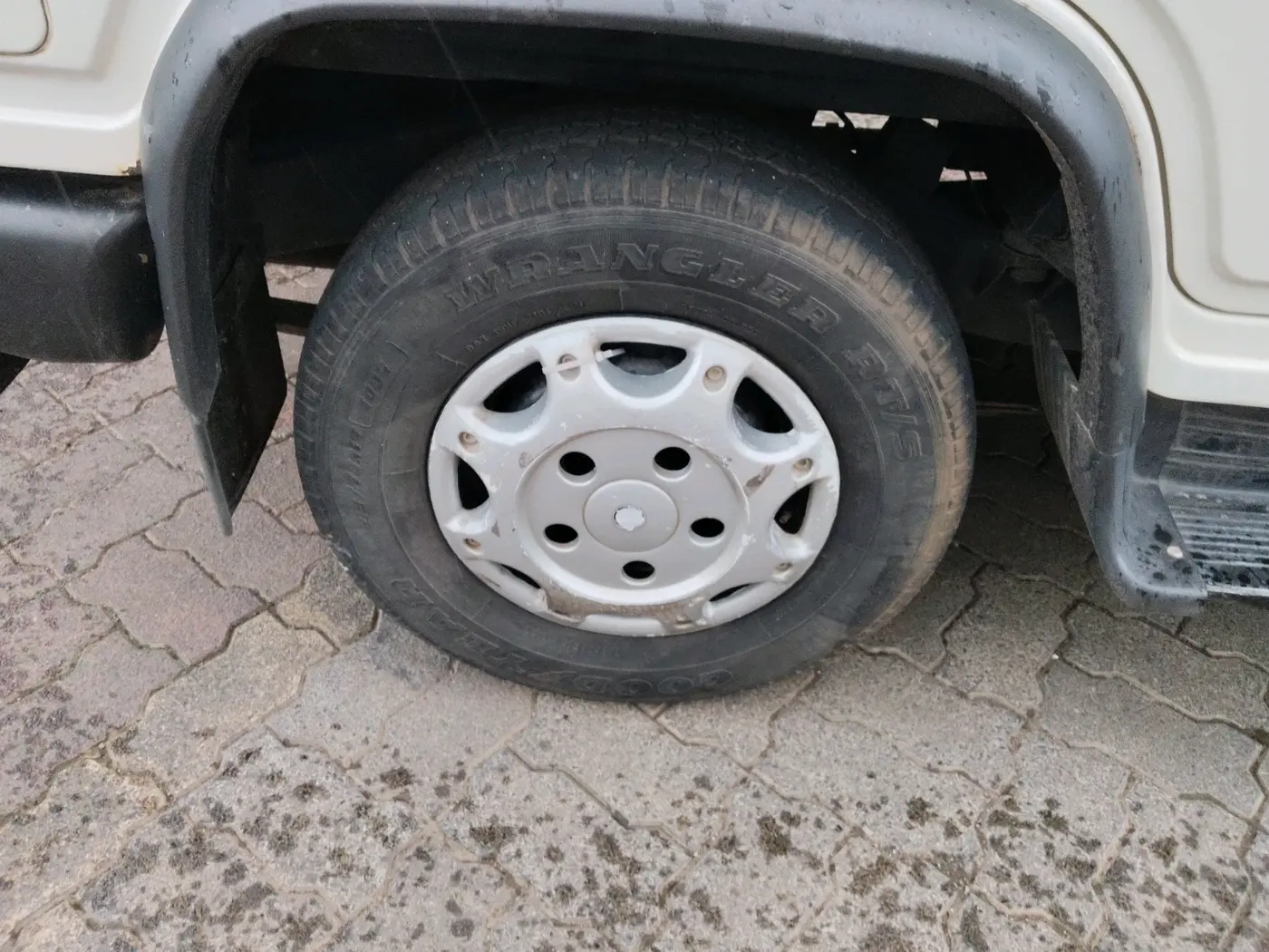 2016 Mahindra Bolero SLE BS IV, Diesel, Manual, 1,41,357 km, tyre
