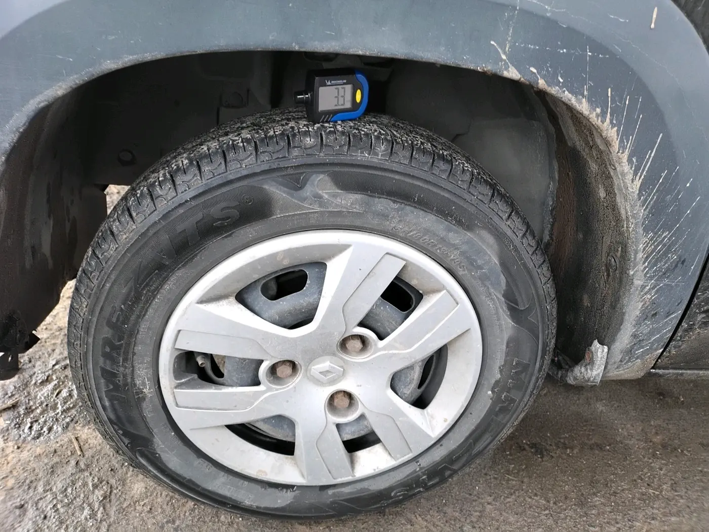 2018 Renault Kwid RXT 1.0 AMT (O), CNG, Automatic, 1,34,348 km, tyre
