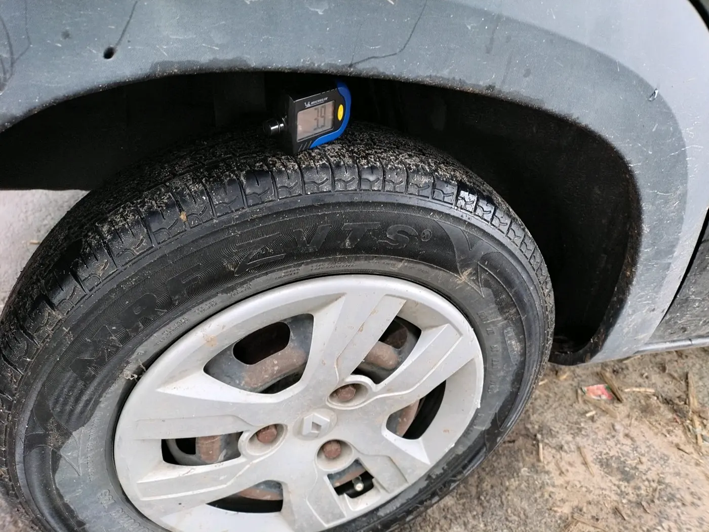 2018 Renault Kwid RXT 1.0 AMT (O), CNG, Automatic, 1,34,348 km, tyre