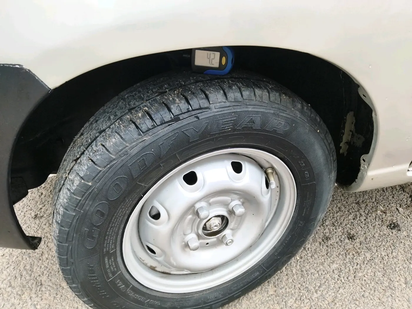 2005 Maruti Alto LXI, Petrol, Manual, 1,36,911 km, tyre