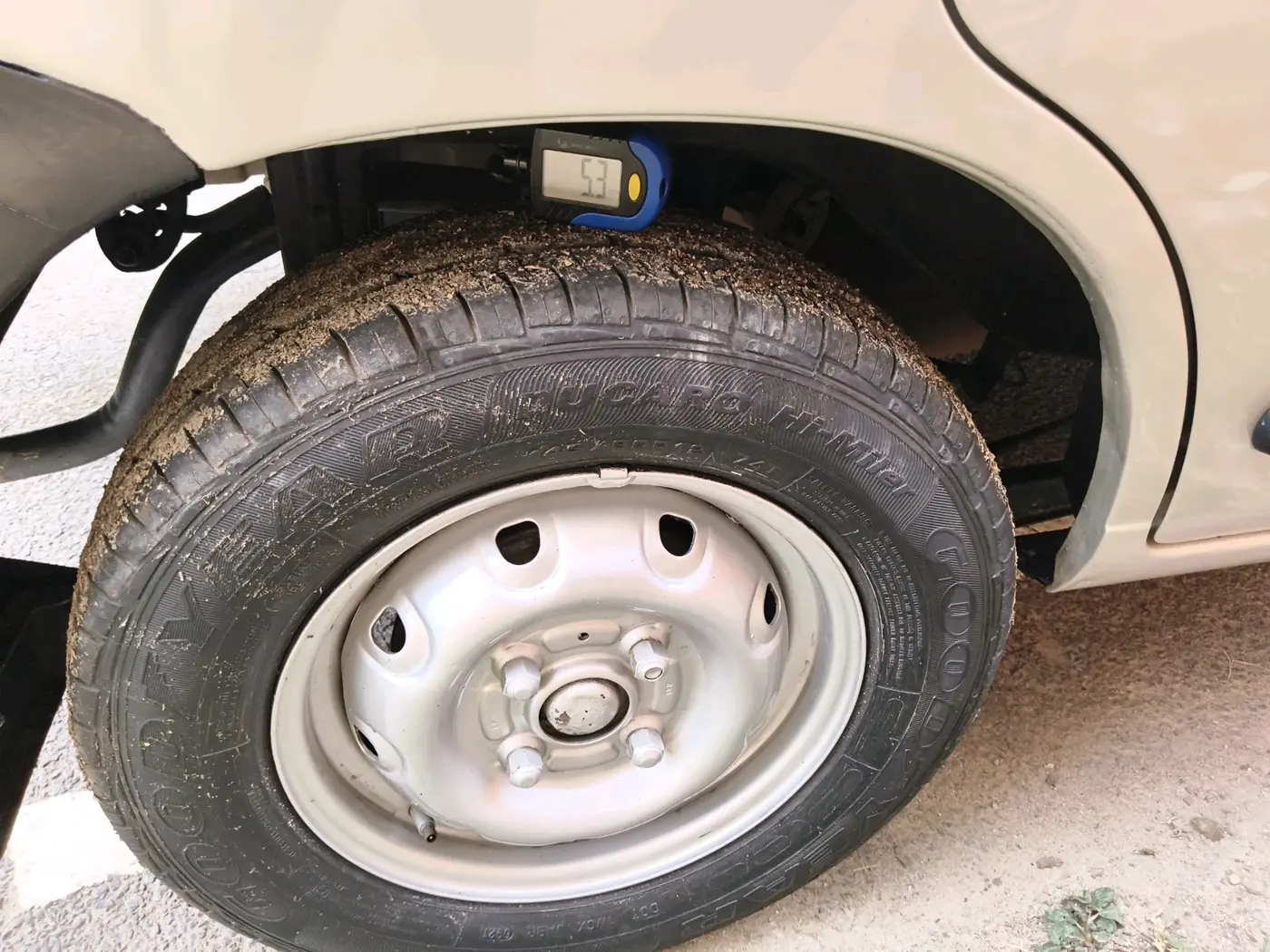 2005 Maruti Alto LXI, Petrol, Manual, 1,36,911 km, tyre