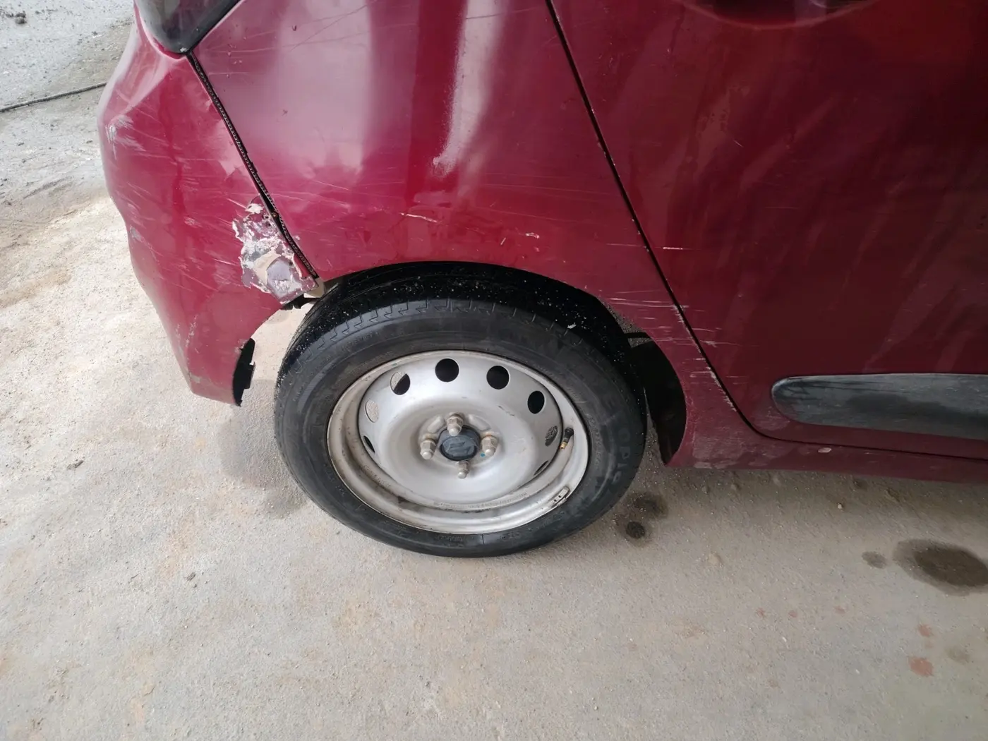2014 Hyundai Grand i10 SPORTZ 1.2 KAPPA VTVT, CNG, Manual, 87,104 km, tyre