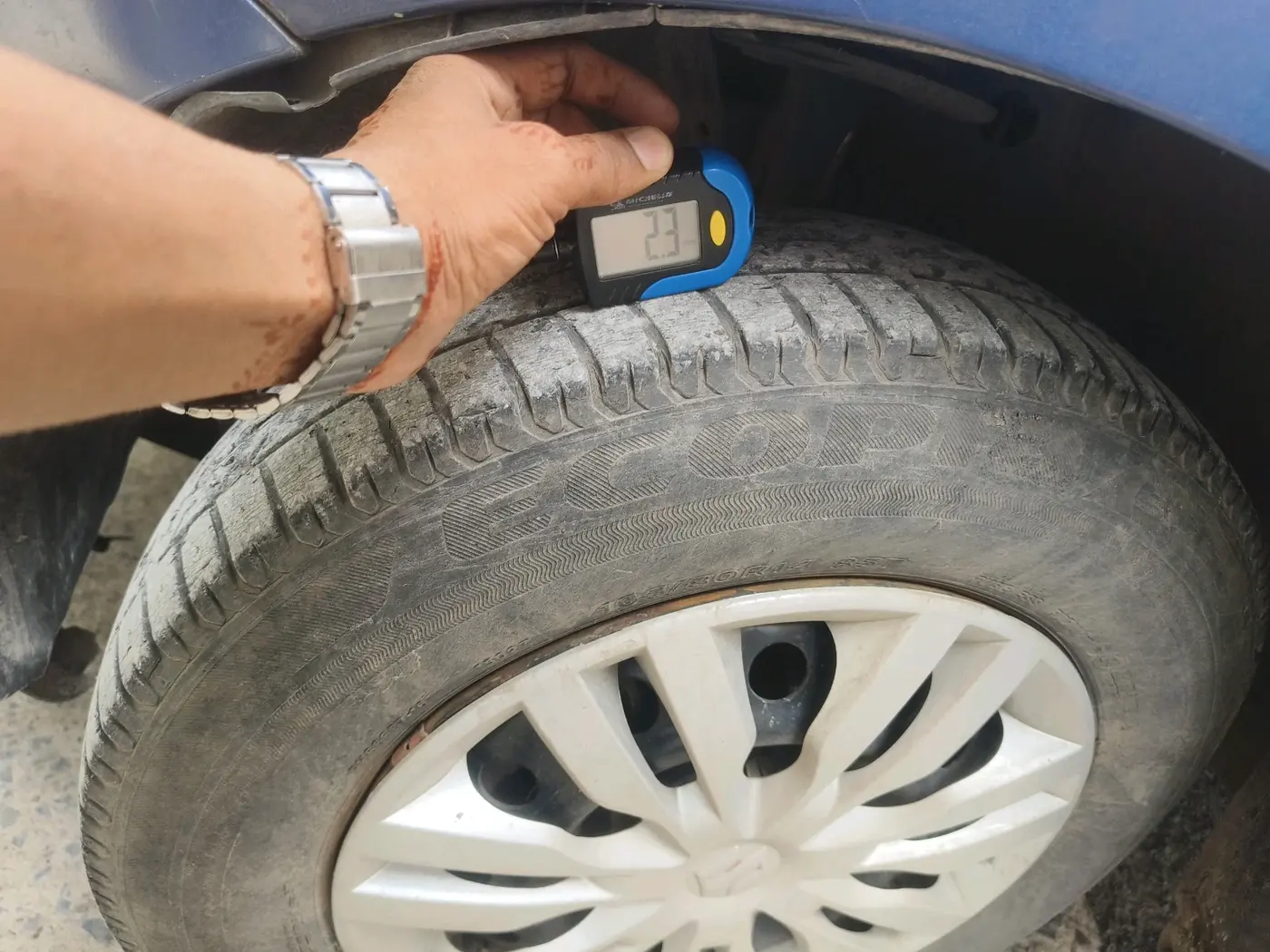2021 Maruti Dzire VXI, Petrol, Manual, 42,783 km, tyre