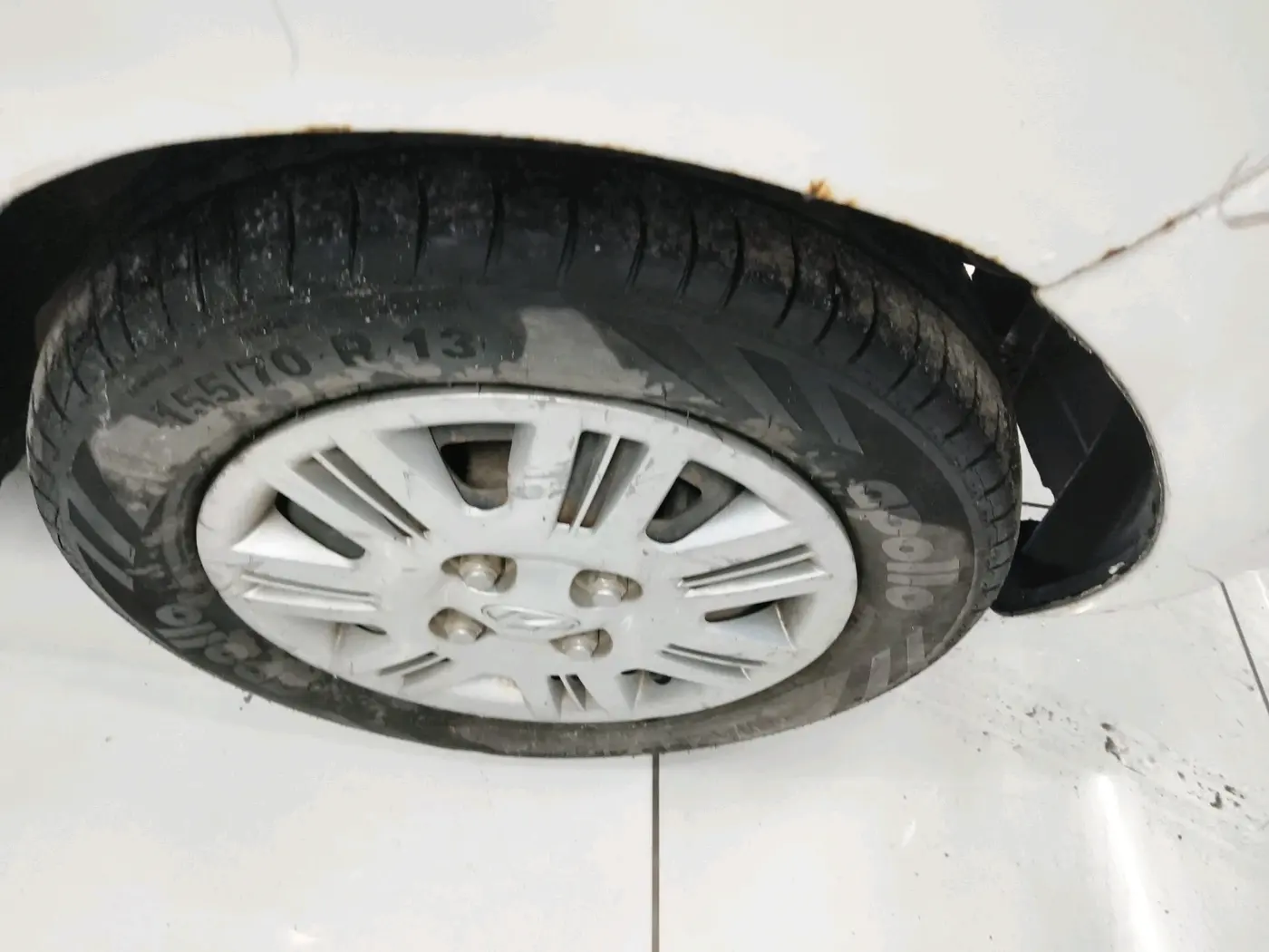 2014 Hyundai Santro Xing GLS, CNG, Manual, 1,72,185 km, tyre