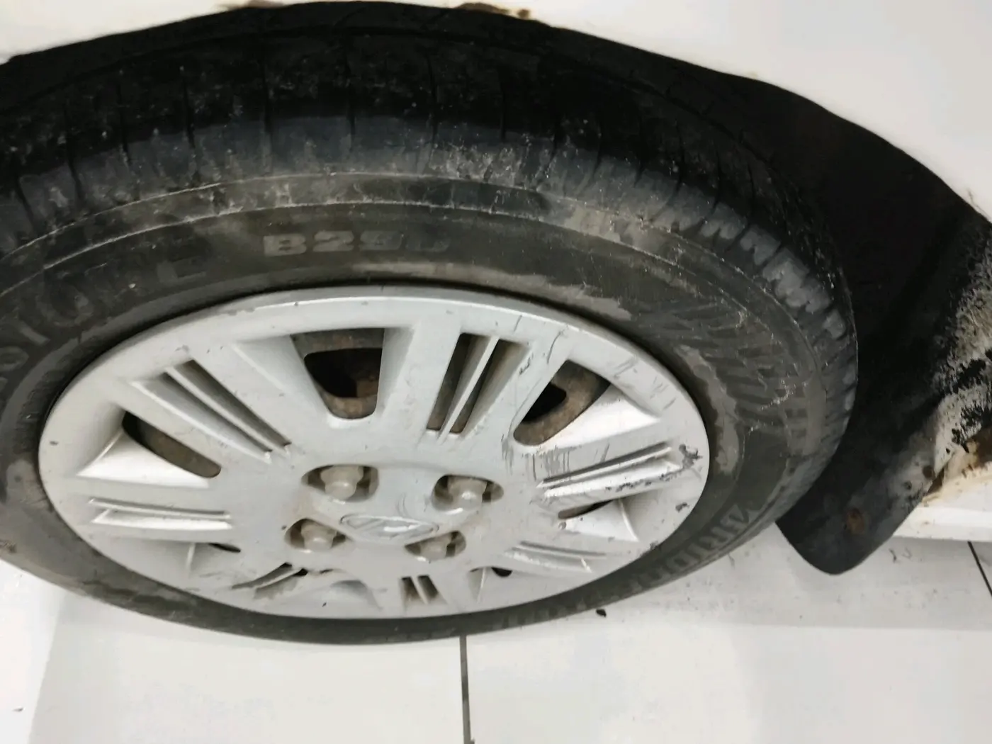 2014 Hyundai Santro Xing GLS, CNG, Manual, 1,72,185 km, tyre