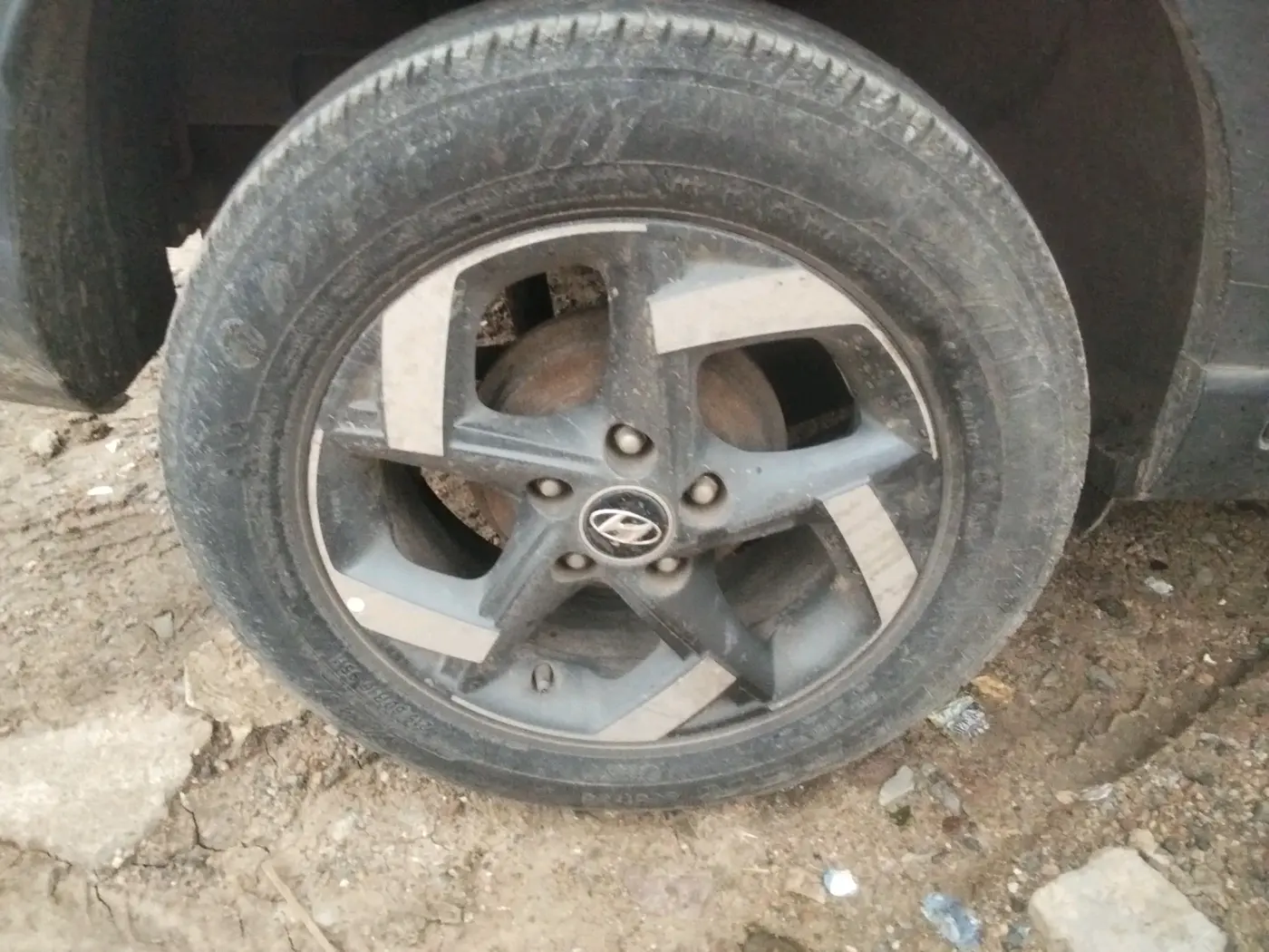 2019 Hyundai VENUE SX PLUS 1.0 TURBO DCT, Petrol, Automatic, 83,402 km, tyre