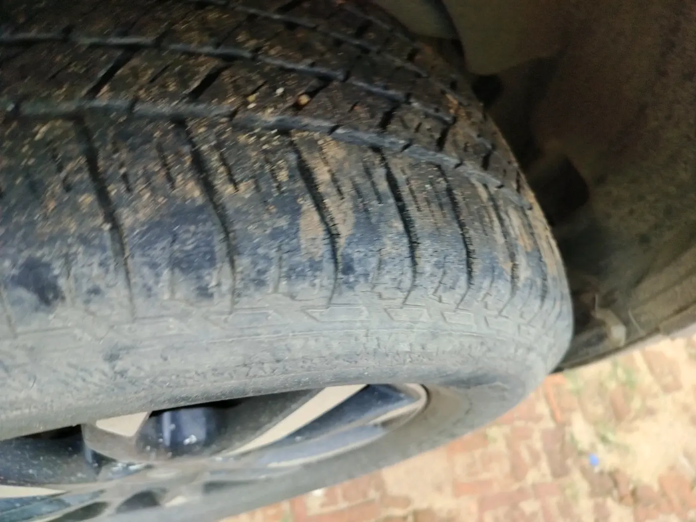 2020 Mahindra XUV500 W7, Diesel, Manual, 1,06,325 km, tyre