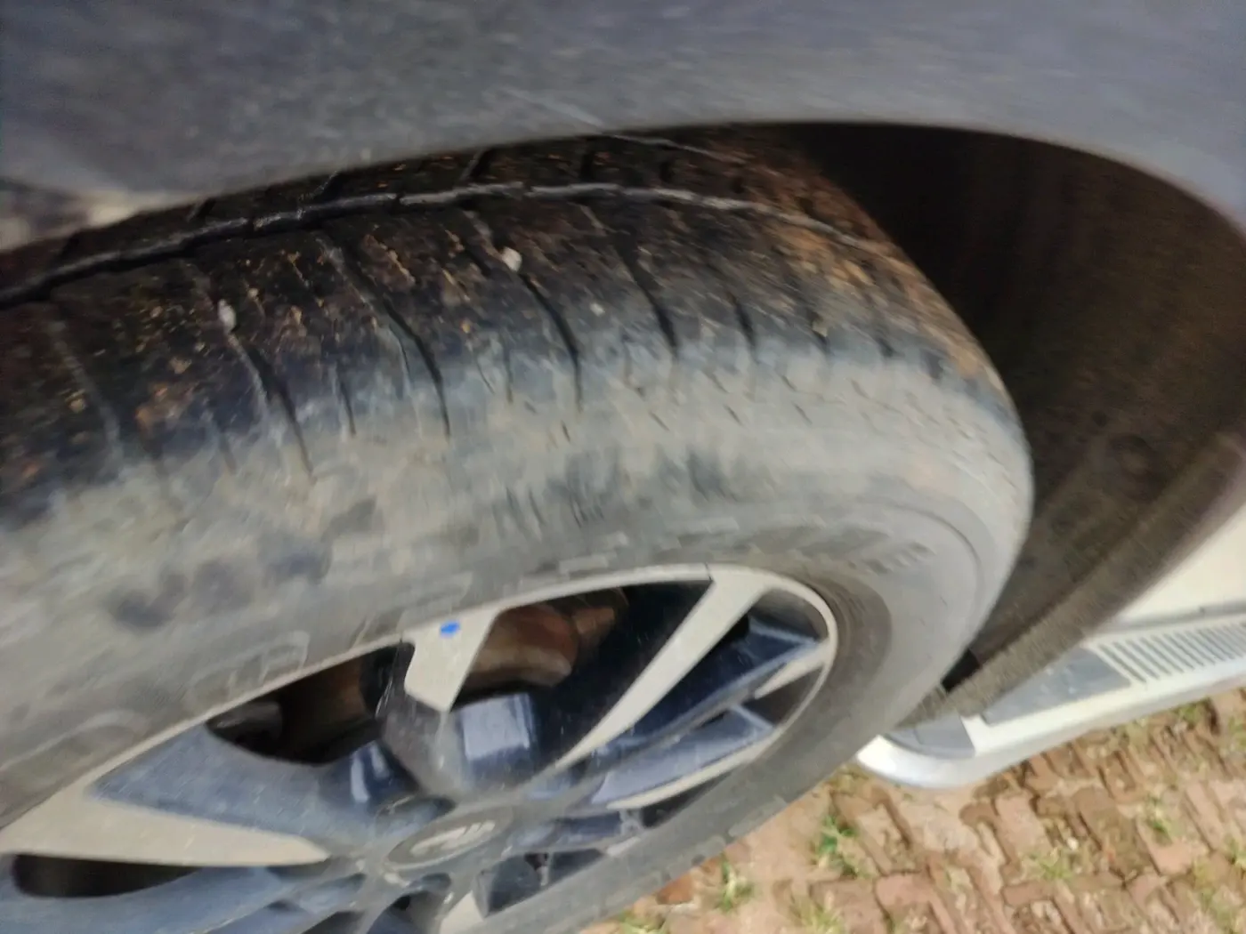 2020 Mahindra XUV500 W7, Diesel, Manual, 1,06,325 km, tyre