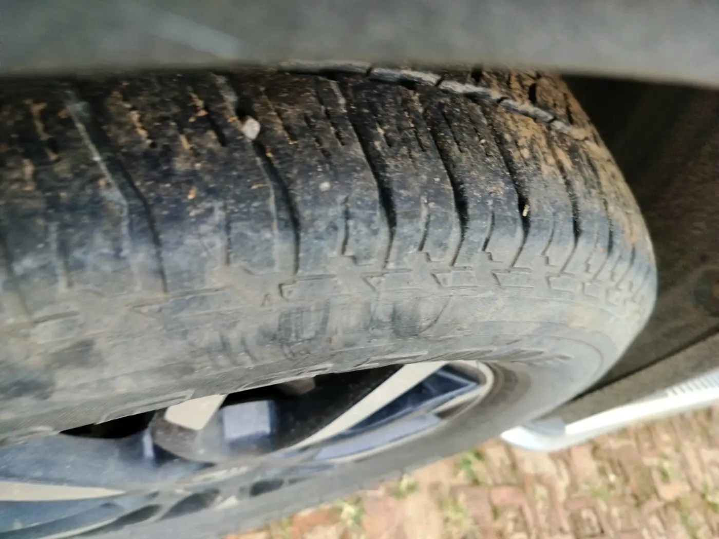 2020 Mahindra XUV500 W7, Diesel, Manual, 1,06,325 km, tyre