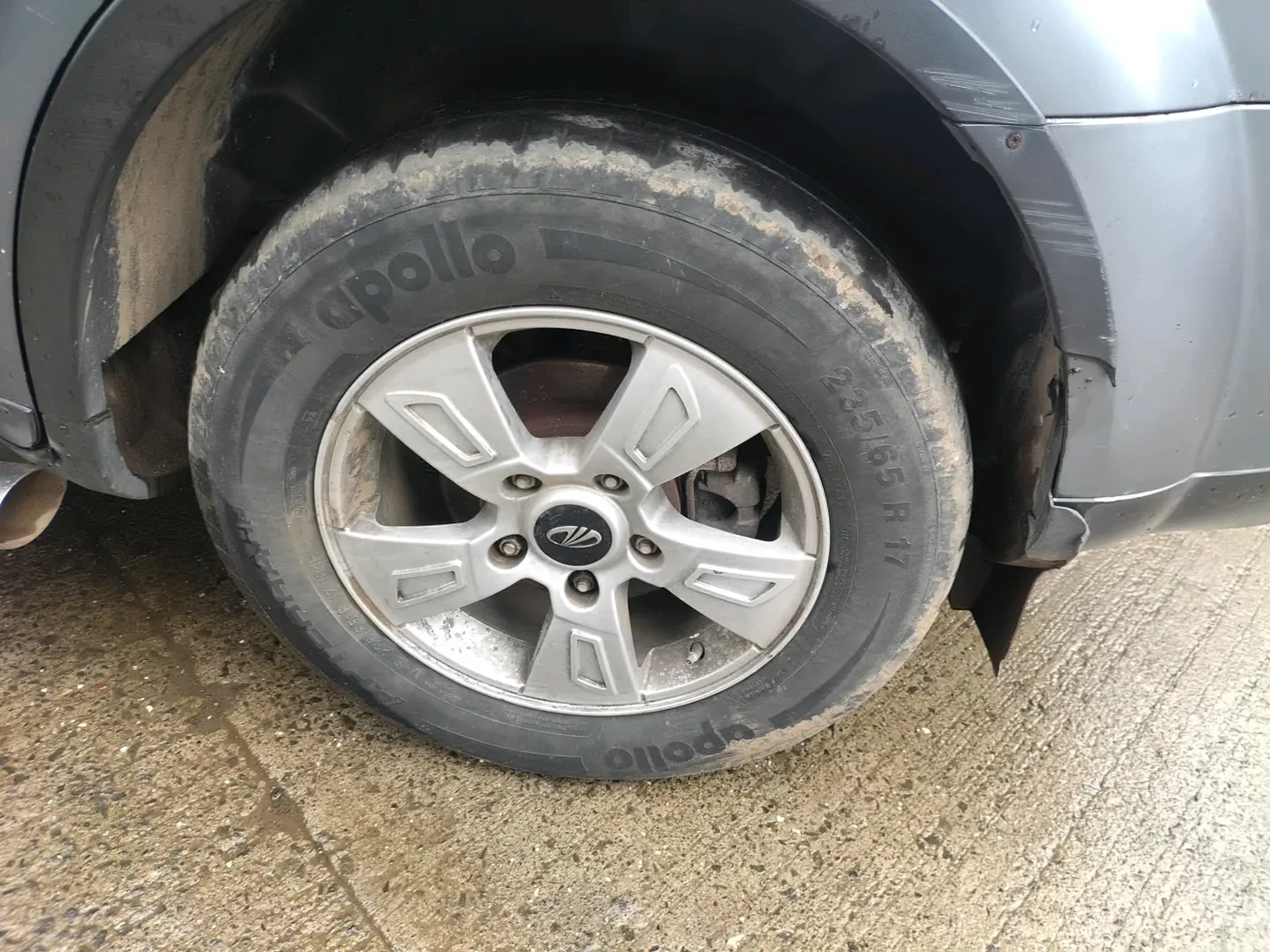 2012 Mahindra XUV500 W8, Diesel, Manual, 2,13,436 km, tyre