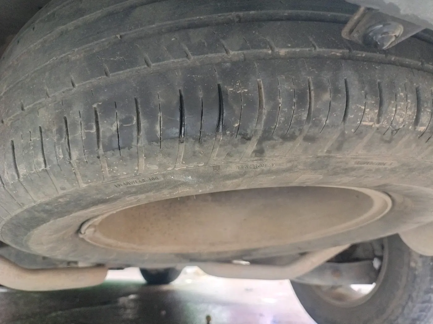 2012 Mahindra XUV500 W8, Diesel, Manual, 2,13,436 km, tyre