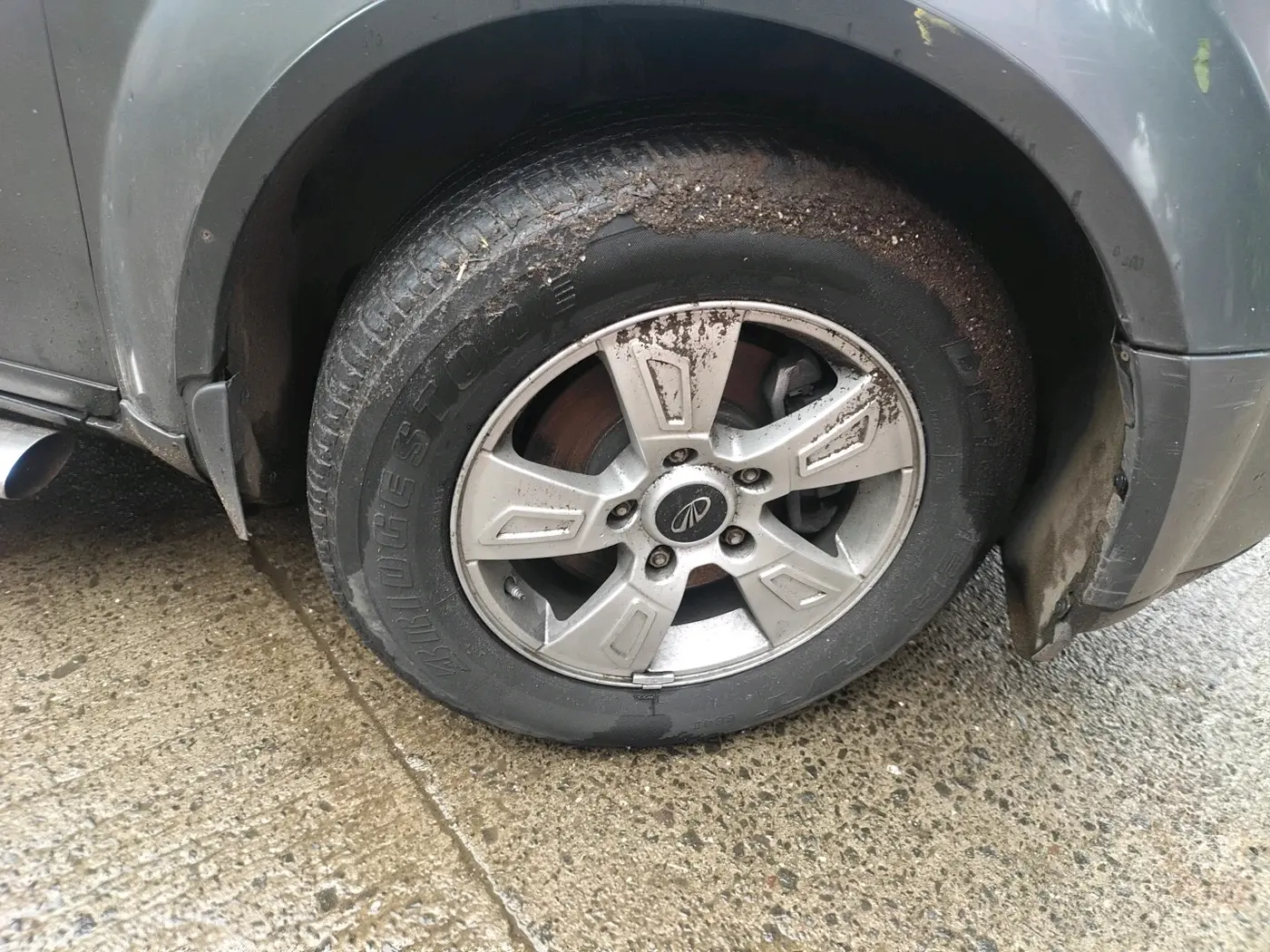 2012 Mahindra XUV500 W8, Diesel, Manual, 2,13,436 km, tyre