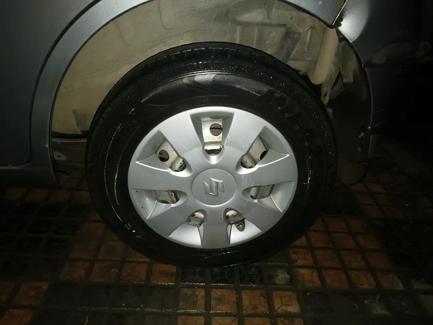 2015 Maruti Wagon R 1.0 LXI CNG, CNG, Manual, 1,13,214 km, tyre