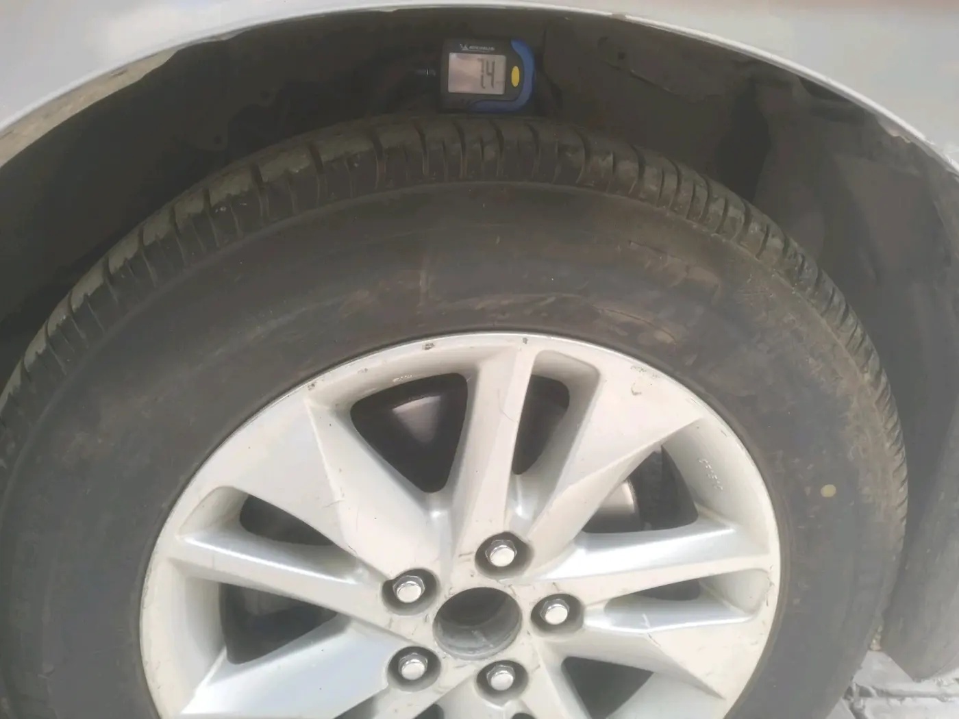 2016 Toyota Innova Crysta 2.8 GX AT 8 STR, Diesel, Automatic, 1,41,952 km, tyre