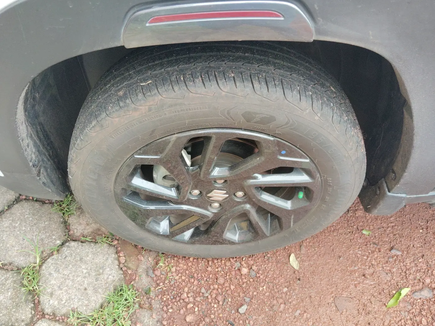 2025 Maruti FRONX DELTA PLUS 1.2L AGS, Petrol, Automatic, 14,311 km, tyre