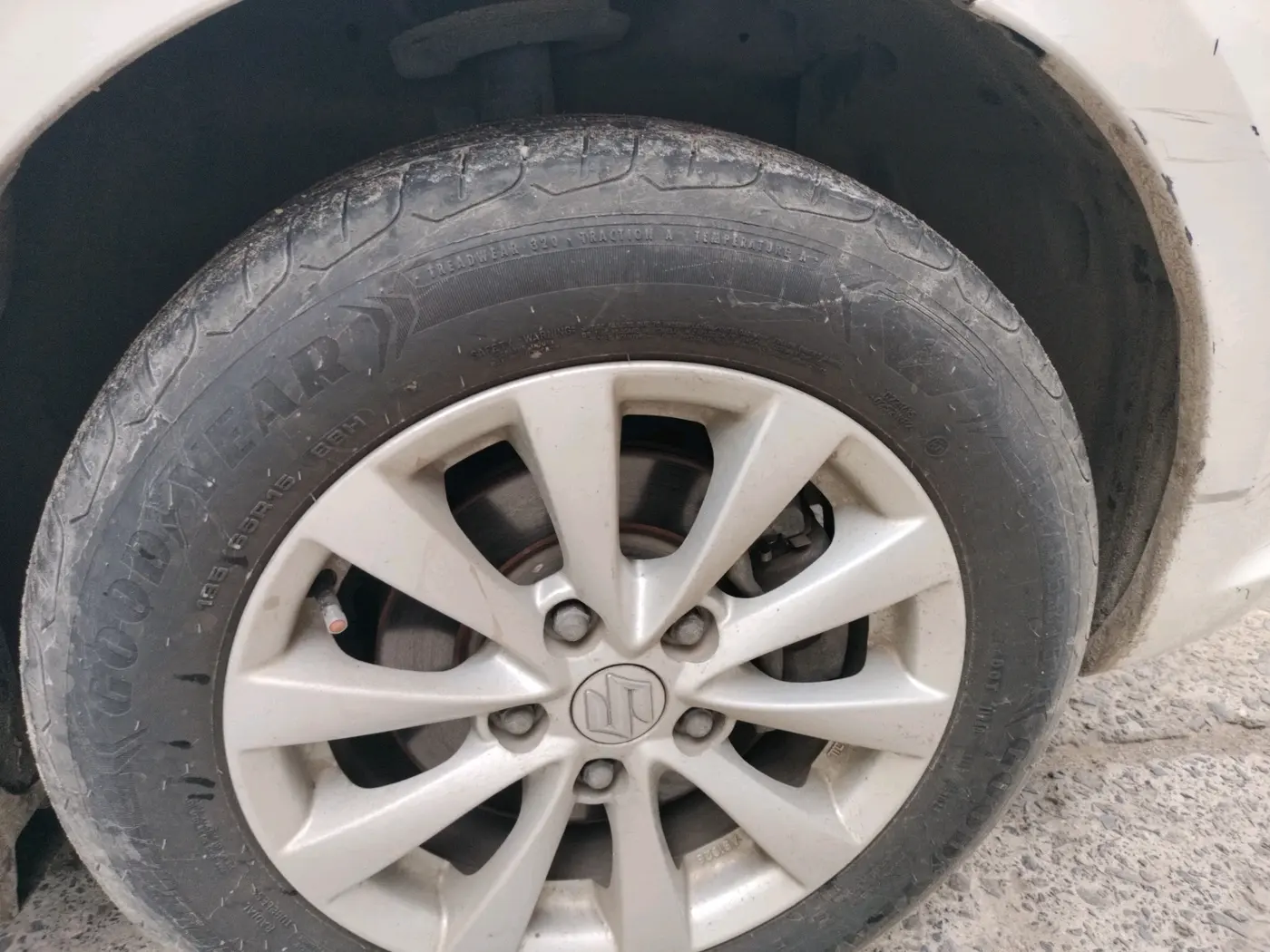 2014 Maruti Ertiga VXI CNG, CNG, Manual, 1,12,119 km, tyre