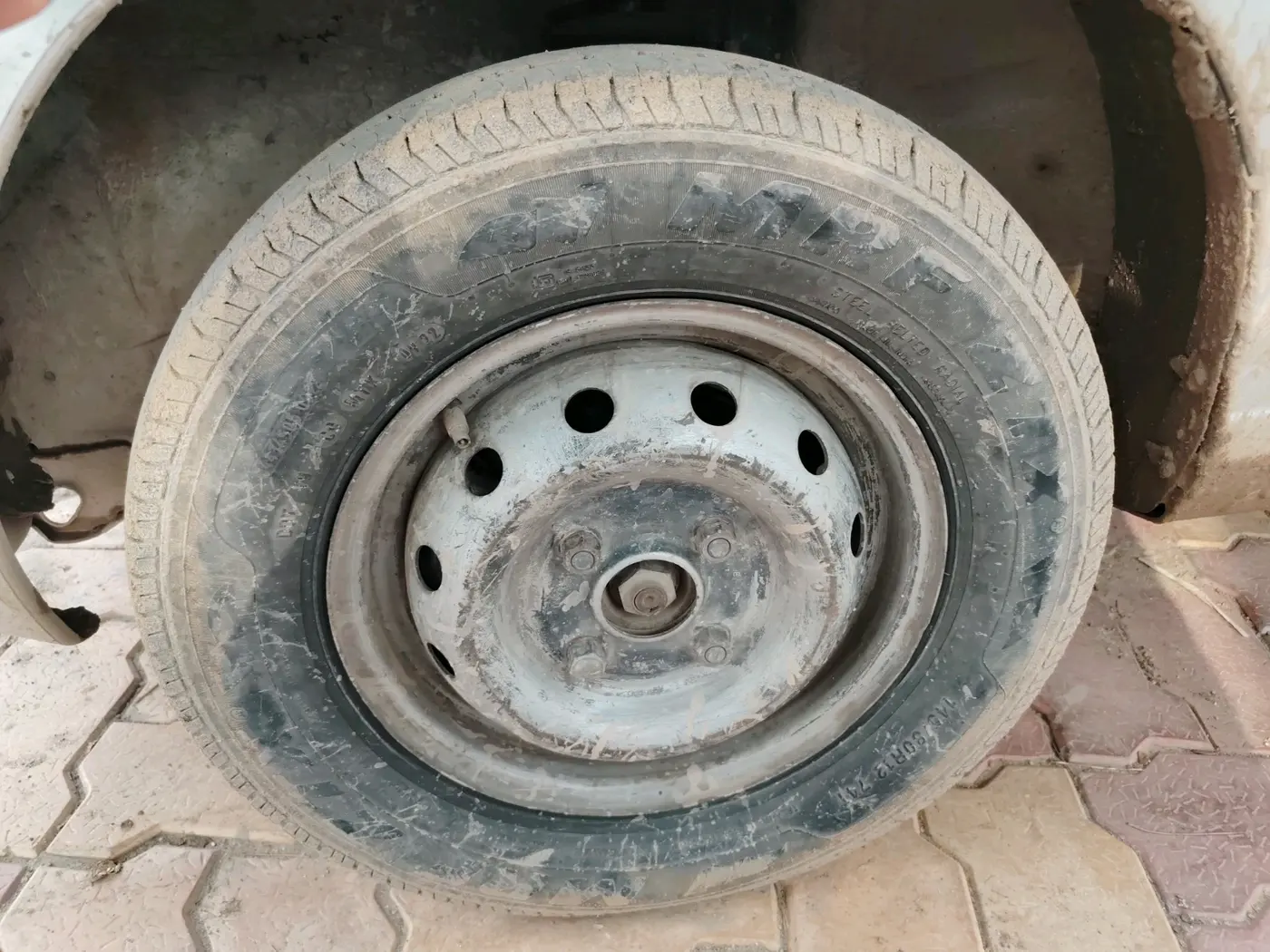 2011 Maruti Alto LXI CNG, CNG, Manual, 1,18,349 km, tyre