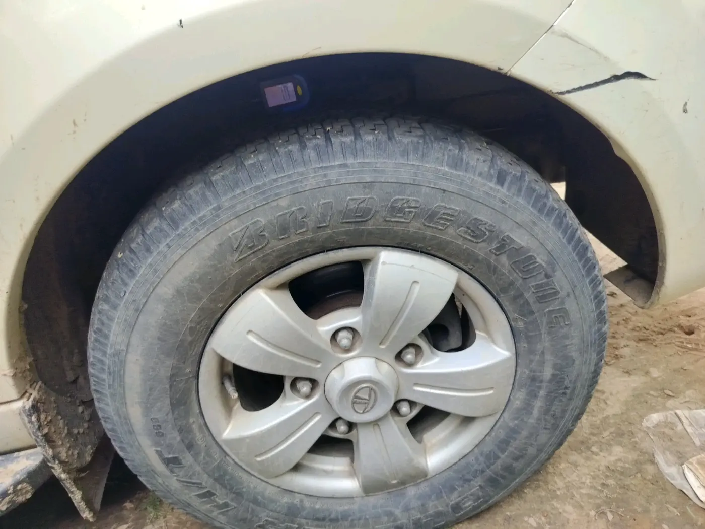 2017 Tata Safari Storme 2.2 VX 4X2, Diesel, Manual, 1,39,649 km, tyre