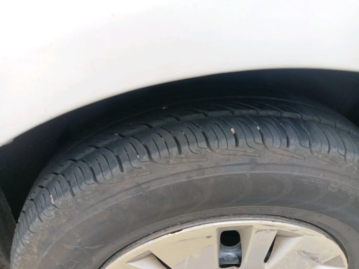 2011 Maruti Swift Dzire VDI, Diesel, Manual, 1,32,137 km, tyre