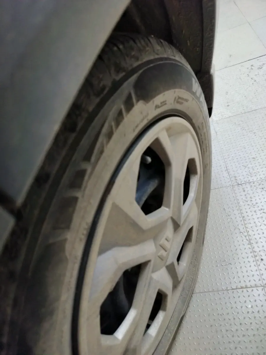 2024 Maruti BREZZA LXI, Petrol, Manual, 32,900 km, tyre