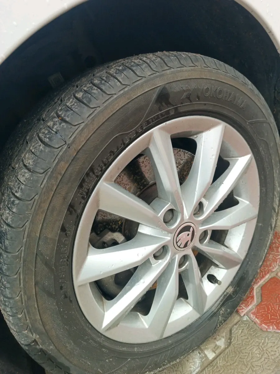 2015 Skoda Octavia ELEGANCE 1.8 TSI AT, Petrol, Automatic, 49,532 km, tyre