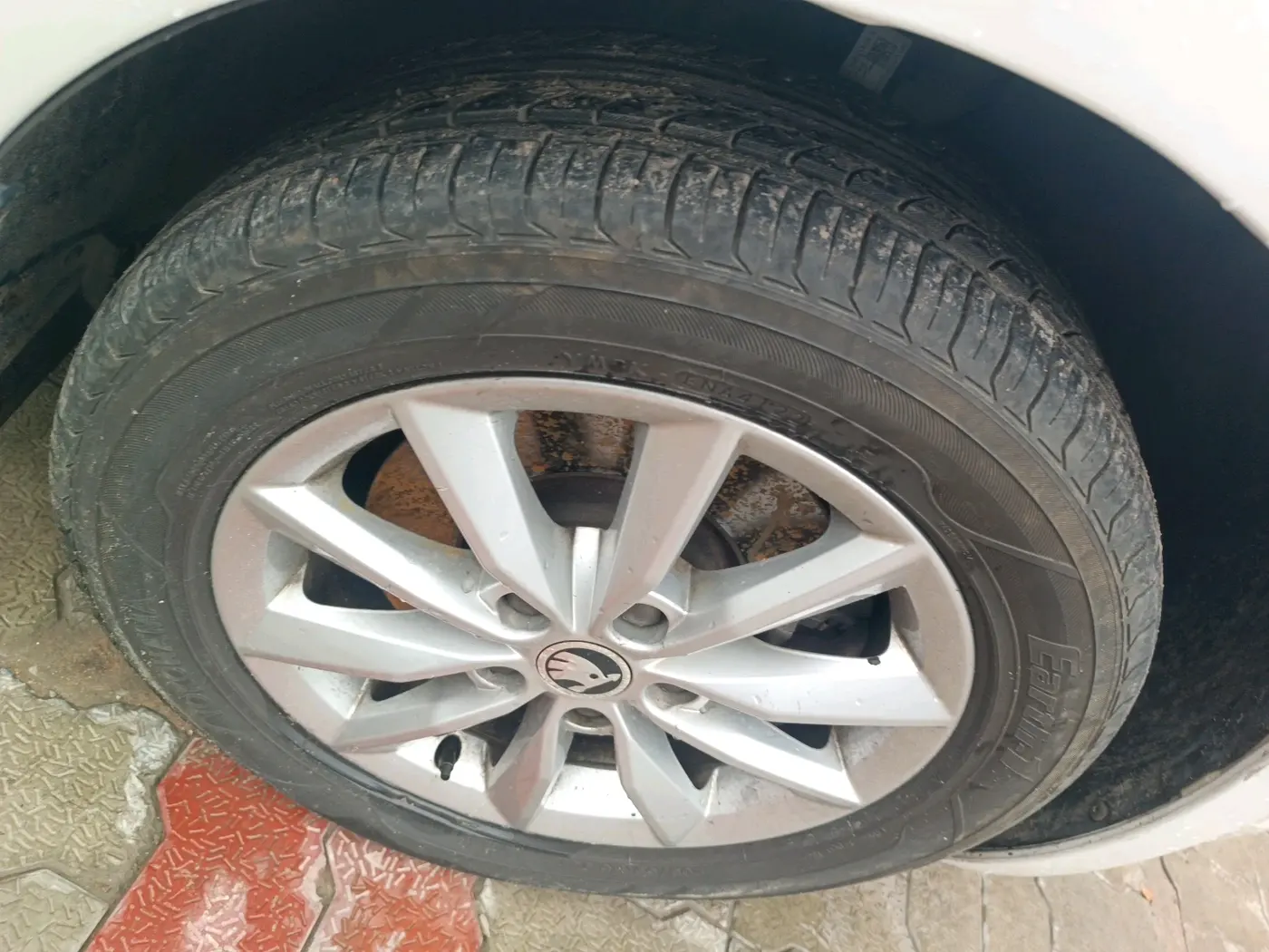 2015 Skoda Octavia ELEGANCE 1.8 TSI AT, Petrol, Automatic, 49,532 km, tyre