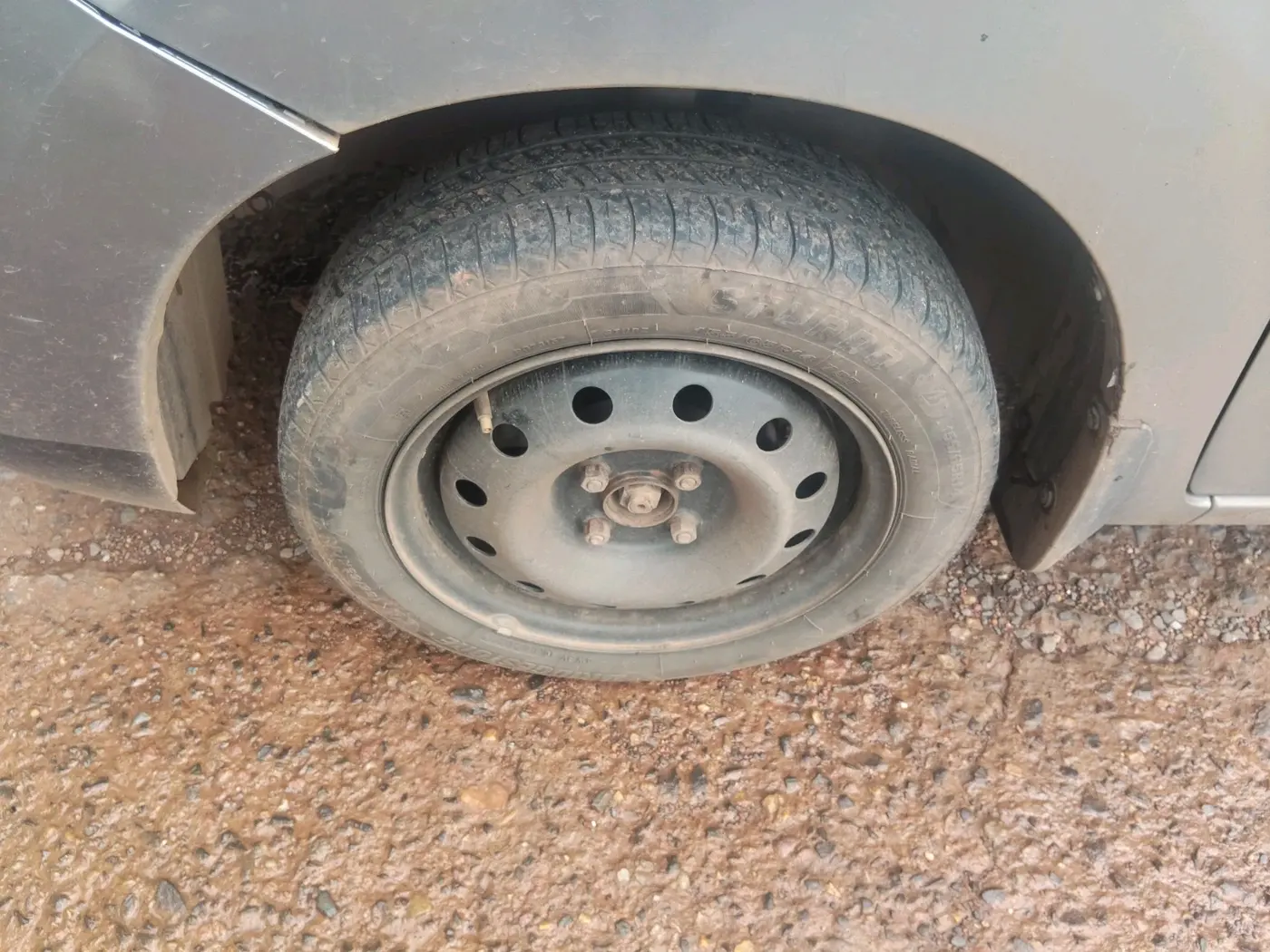 2016 Maruti Wagon R 1.0 VXI, Petrol, Manual, 1,60,054 km, tyre