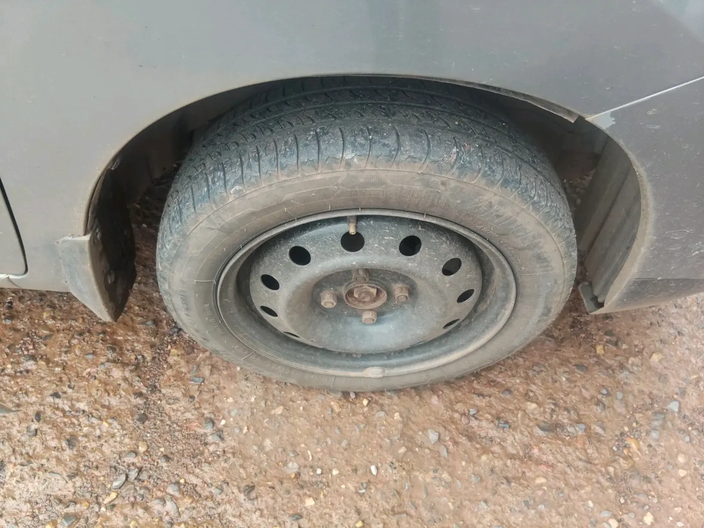 2016 Maruti Wagon R 1.0 VXI, Petrol, Manual, 1,60,054 km, tyre