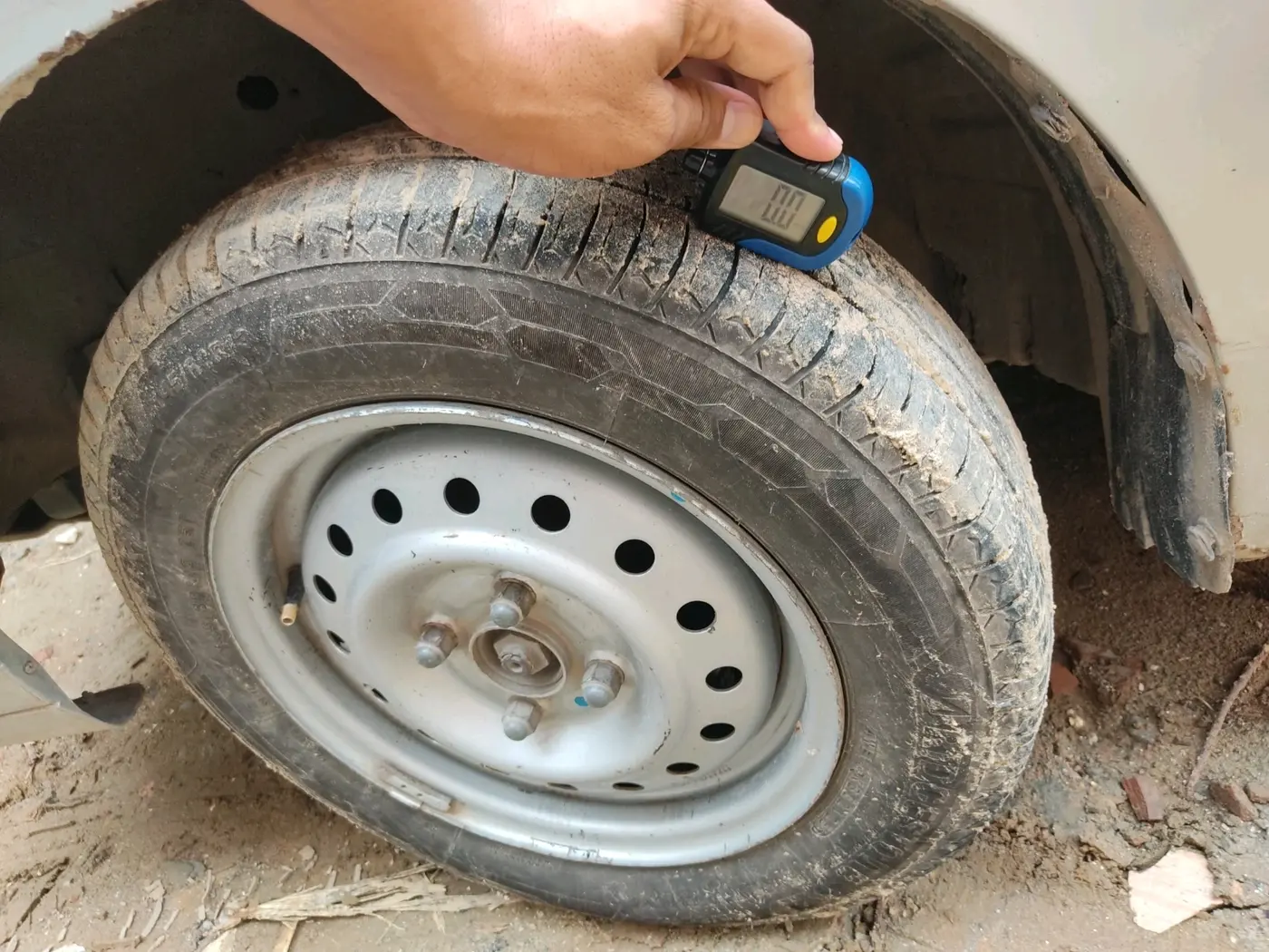 2012 Maruti Wagon R 1.0 LXI CNG, CNG, Manual, 2,75,982 km, tyre