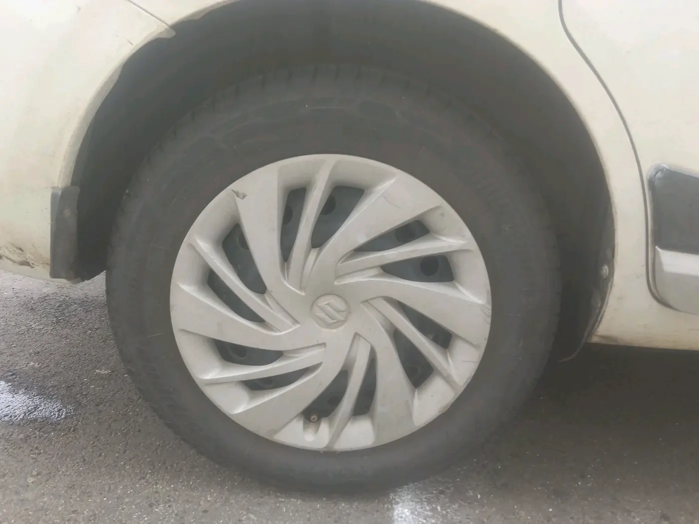 2021 Maruti Ertiga VXI CNG, CNG, Manual, 86,513 km, tyre