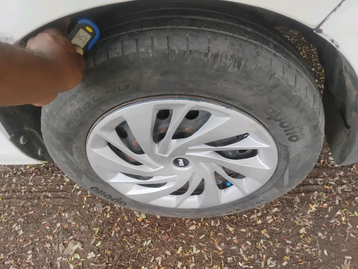 2015 Maruti Ertiga VDI, Diesel, Manual, 1,44,349 km, tyre
