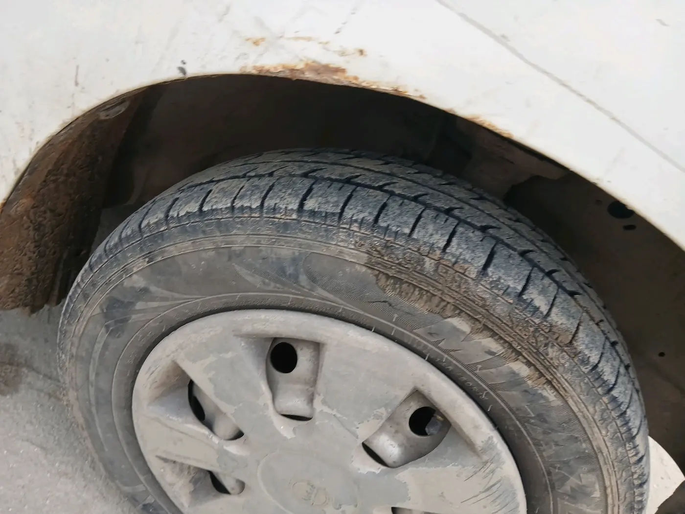 2013 Maruti Wagon R 1.0 LXI CNG, CNG, Manual, 1,00,285 km, tyre