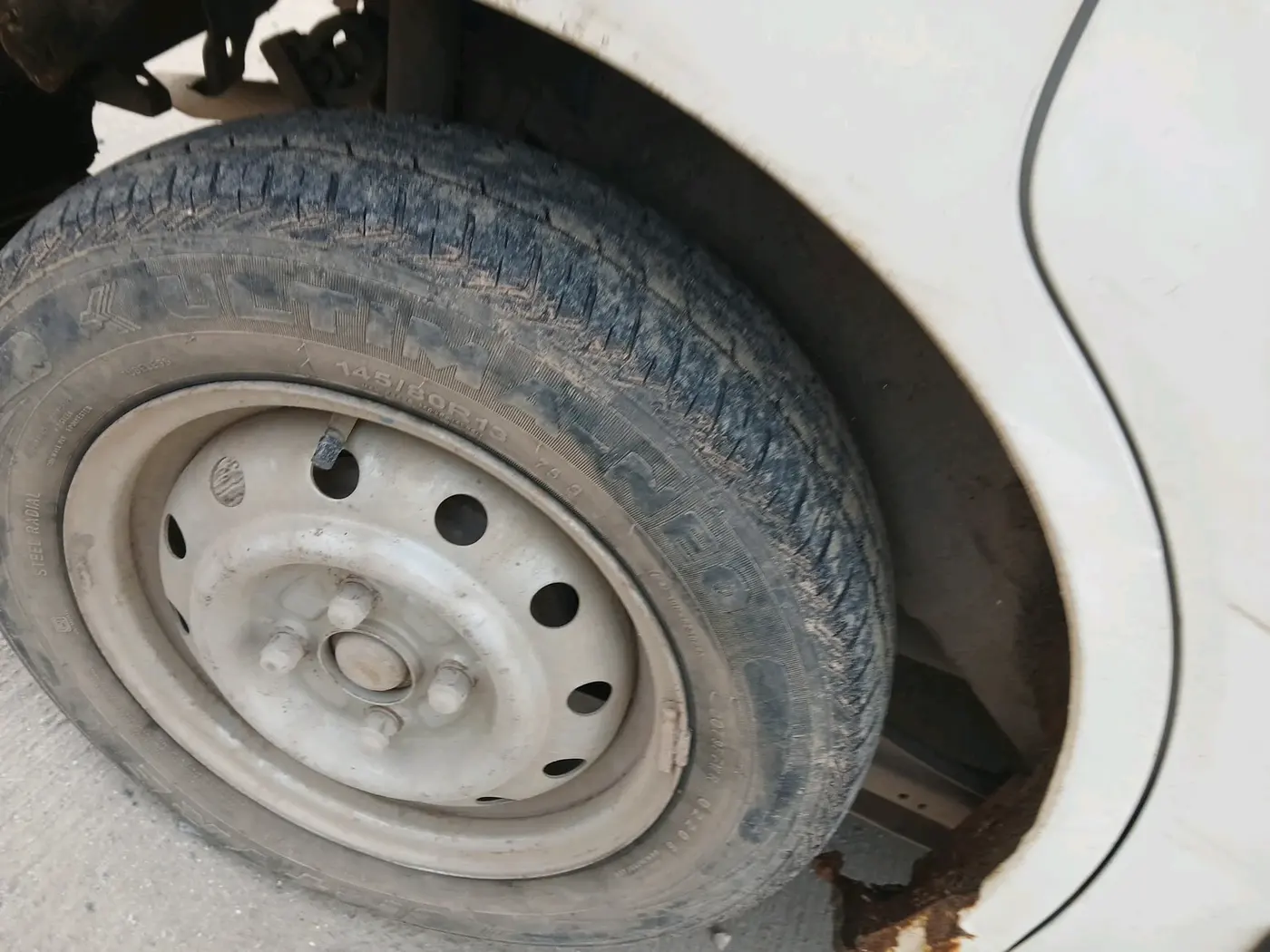 2013 Maruti Wagon R 1.0 LXI CNG, CNG, Manual, 1,00,285 km, tyre